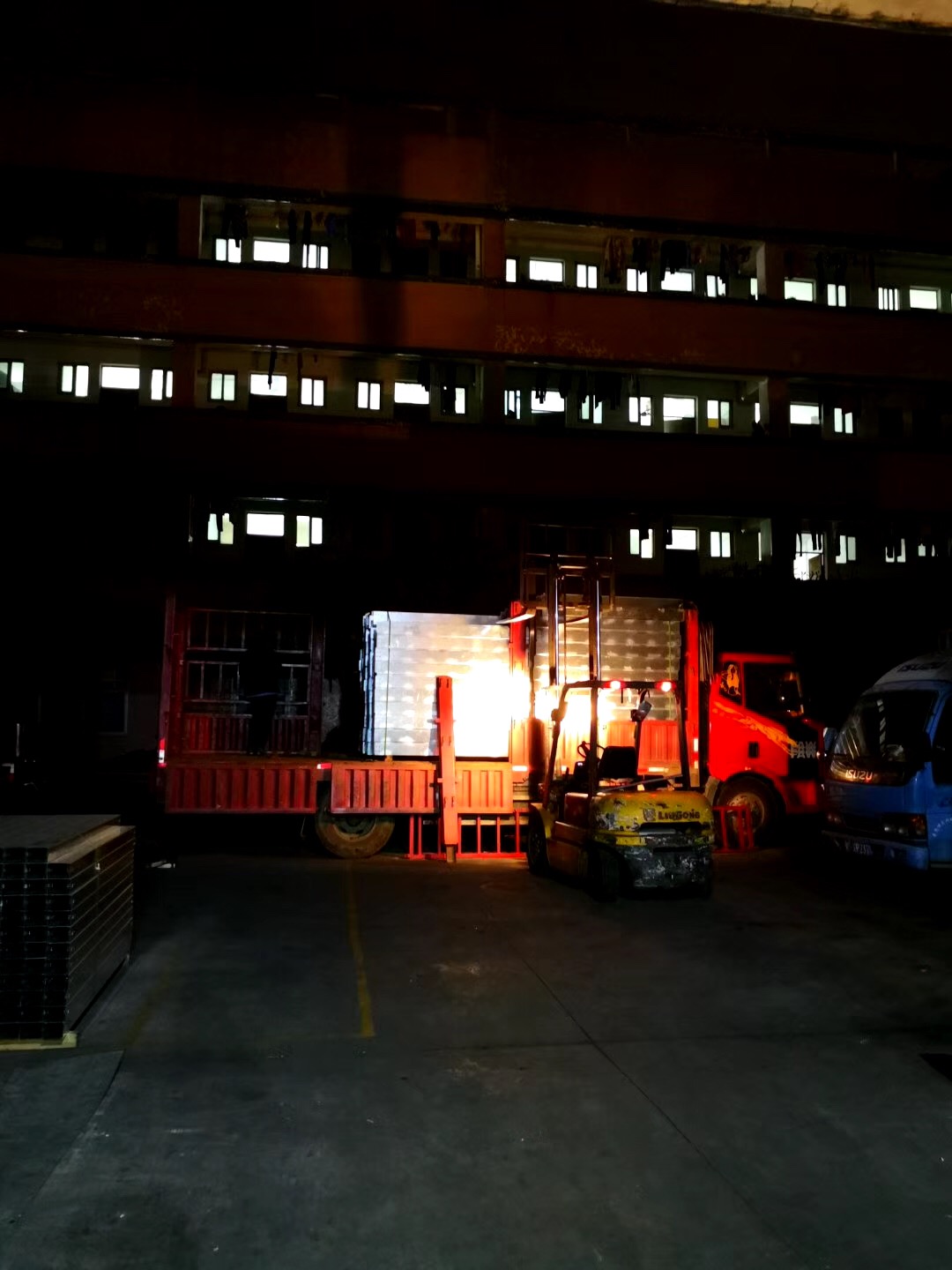 廣州富士康新塘工廠電纜橋架進場(圖4) 廣州橋架